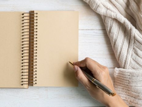 הכותב שנשאר בצל. מיהו סופר צללים?