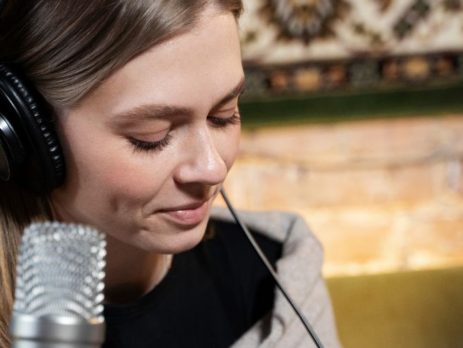 אומנות הקריינות לספר אודיו