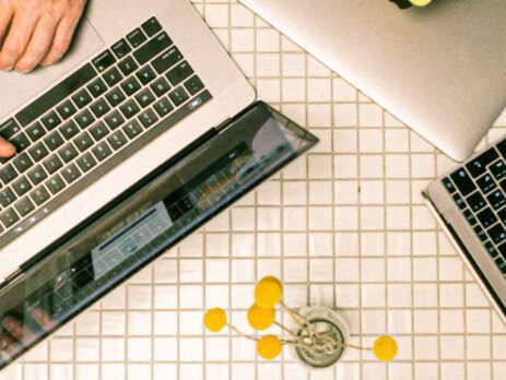 איך להפוך את תחום המומחיות שלך לספר עיון מרתק?