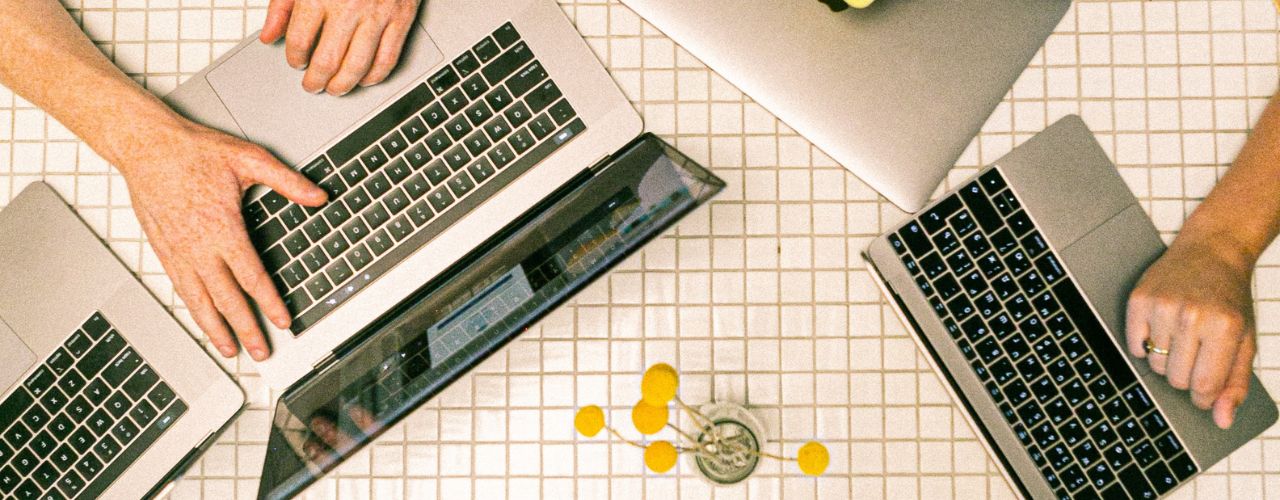 איך להפוך את תחום המומחיות שלך לספר עיון מרתק?