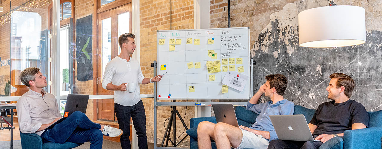 איך לבחור הוצאה לאור: המדריך המלא לסופרים